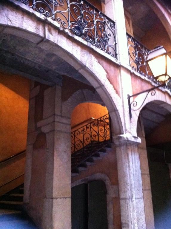 Loge Des 3 Maries Apartment Lyon Bagian luar foto